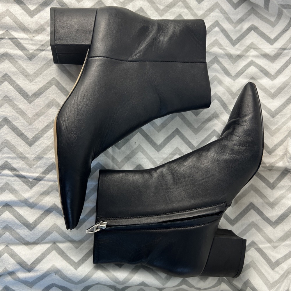 Dolce Vita Black Booties Women's 8.5 Smooth Zip Close Boots Ankle Block Pointed